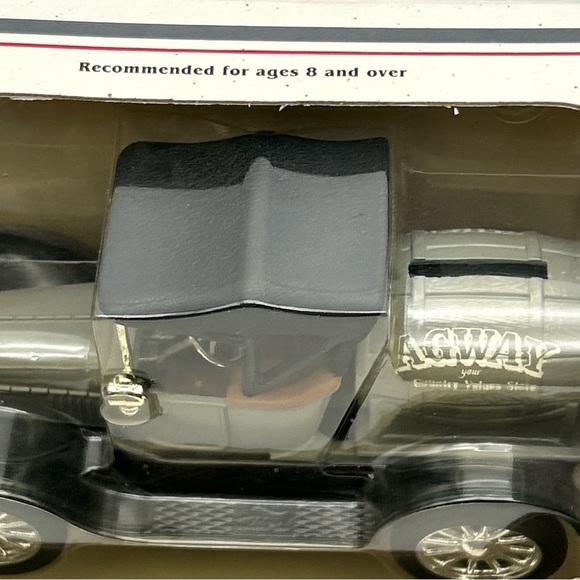 ERTL Ford Runabout 1918 Agway 1/25 Scale Barrel Truck Bank Die Cast Metal 1991 - Picture 9 of 14
